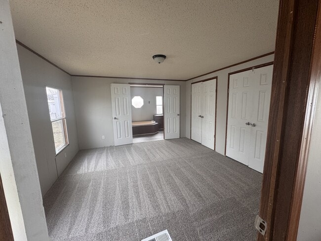 Foto del edificio - 156 Janet Dr