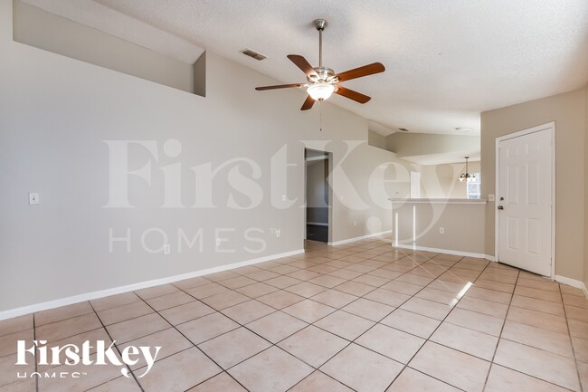 Foto del edificio - 7432 Little Pond Ct