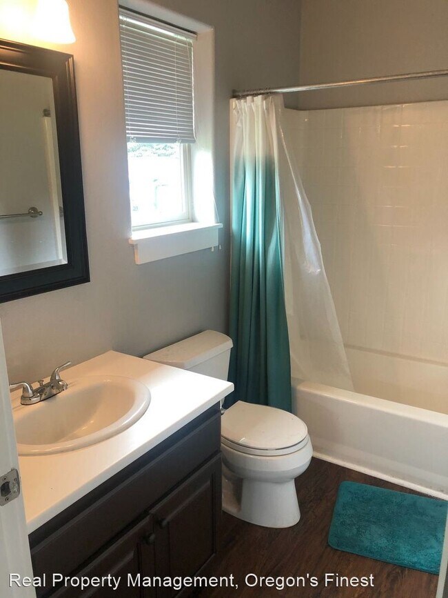 Building Photo - Studio, 1 bath Apartment - 9234 N Bristol Ave