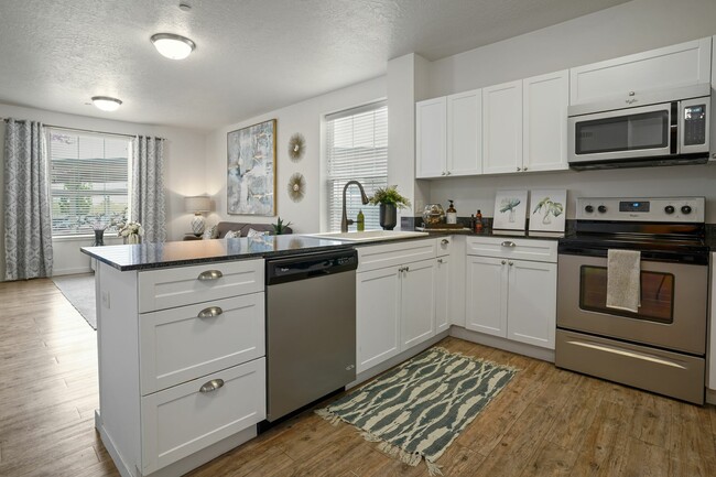 Cocina Modelo - The Ivy at Draper 55+ Active Adult Apartments