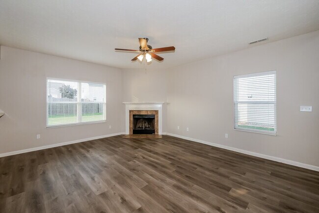 Foto del edificio - 3402 Enclave Ln