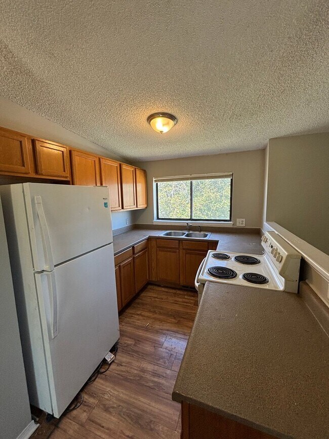 Foto del edificio - Commerce City Duplex available NOW!