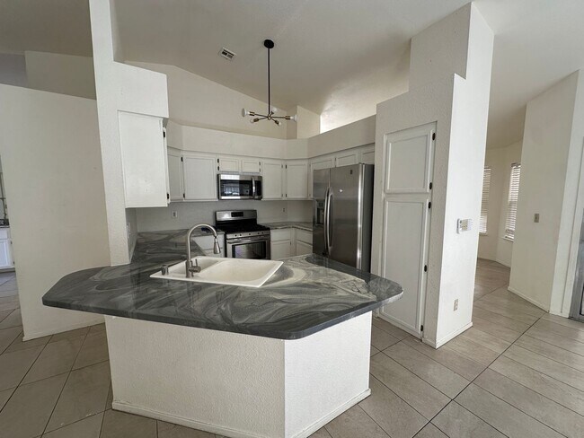 Foto del edificio - Great location. 3 bedroom single story Las Vegas home for rent.