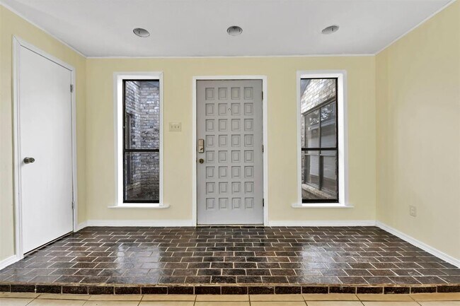 Foto del edificio - 9842 Pinehurst St