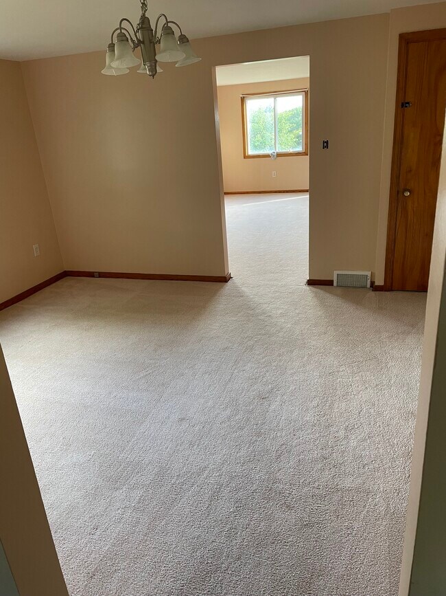 Dining room - 221 Orchard Hill Dr