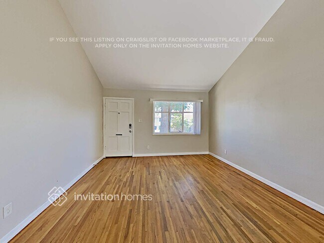 Foto del edificio - 8647 Tyrone Ave