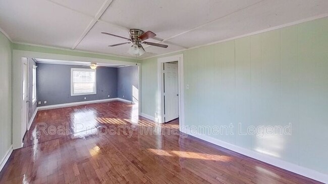 Building Photo - 1030 Oak Dr