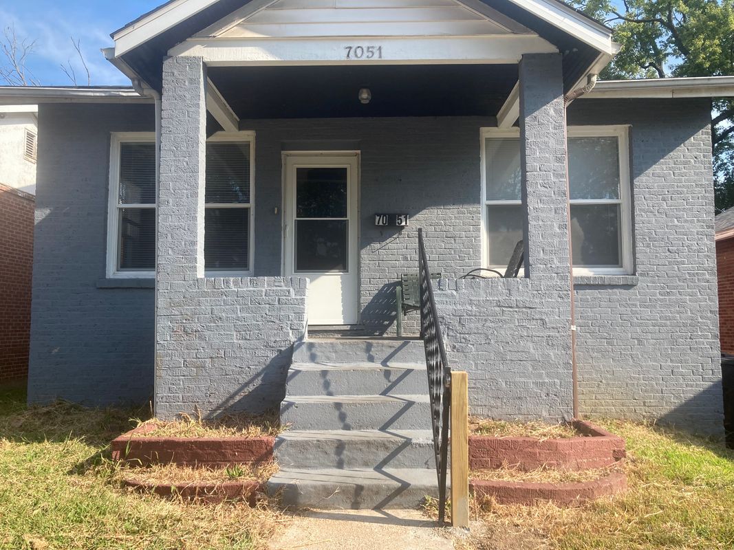Primary Photo - 7051 Julian Ave