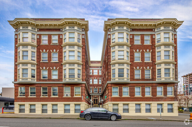 Building Photo - Brown Apartments