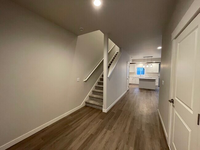 Foto del edificio - 1030 Finch Ln