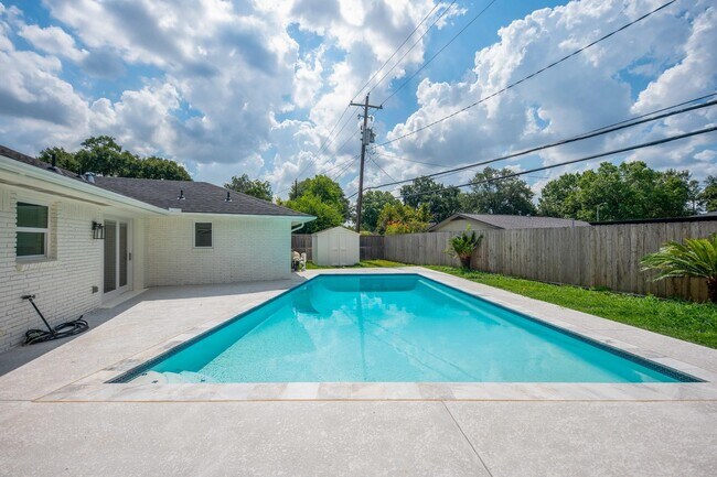 Building Photo - 5221 Libbey Dr