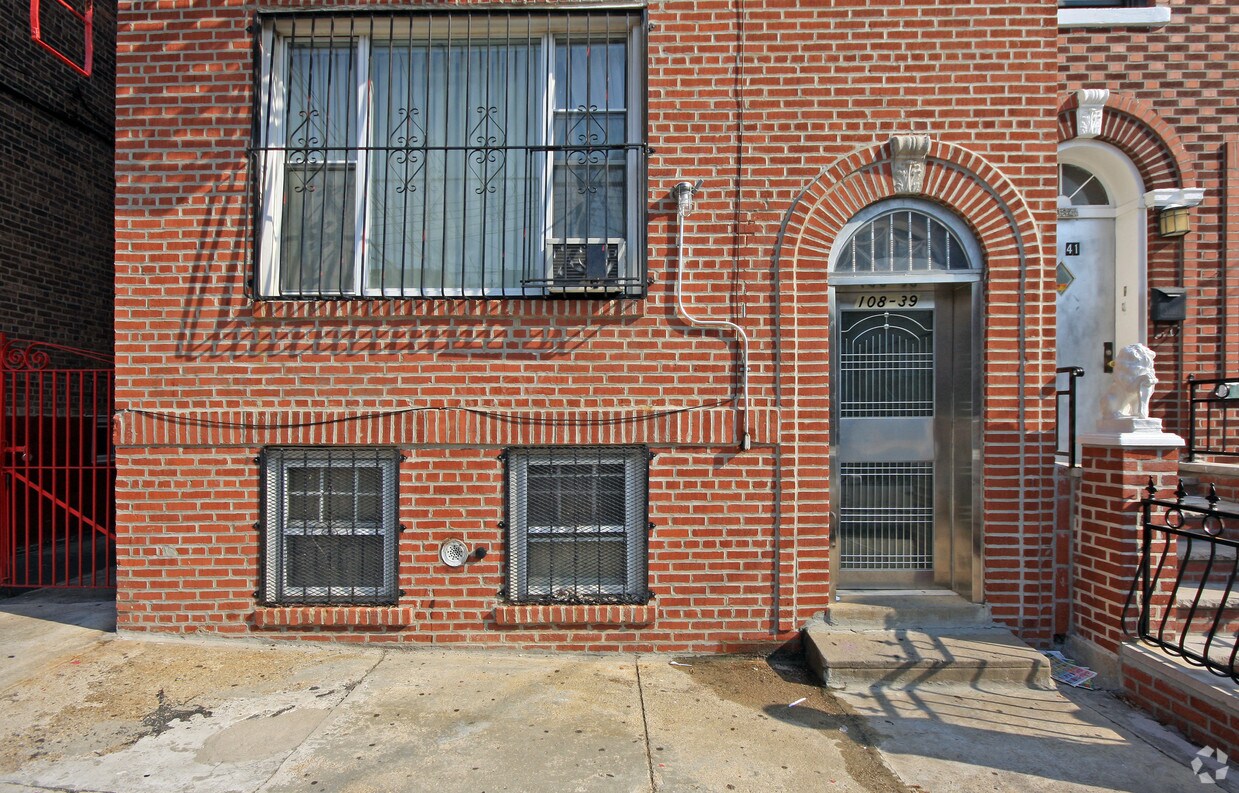 Foto del edificio - 108-39 42nd Ave