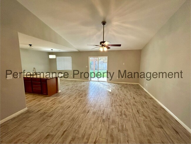 Building Photo - Charming 3 Bed/2 Bath + Office Home in NW ...