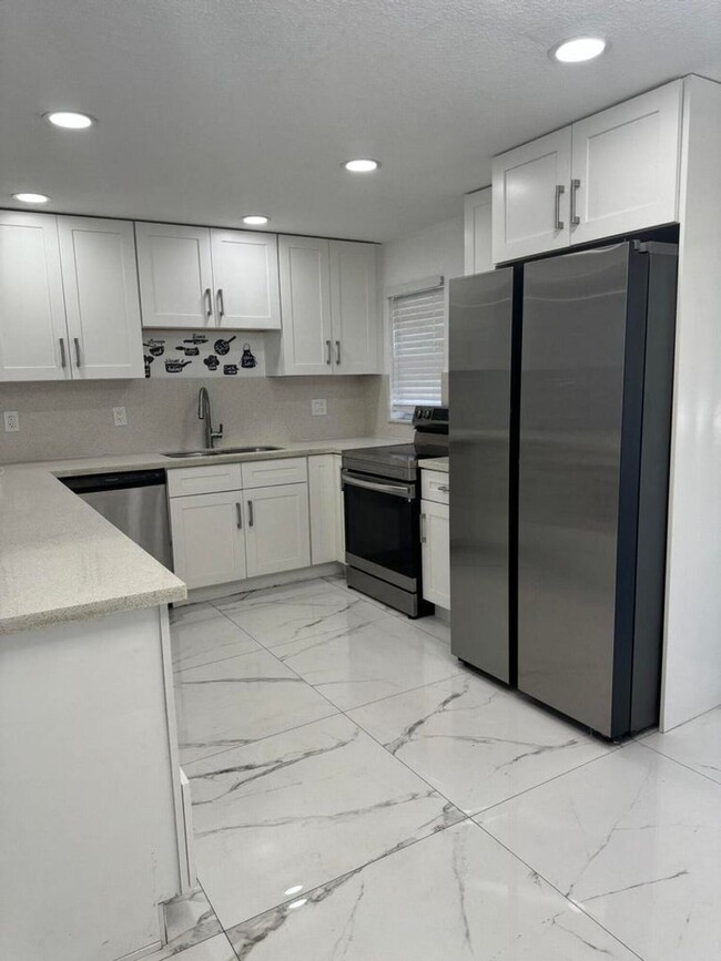 Foto del edificio - 5217 NW 18th St