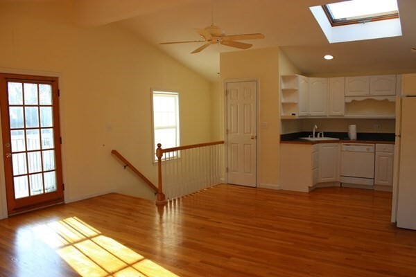 Building Photo - 239 Robbins St