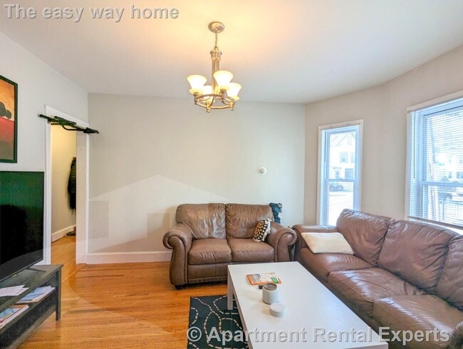 Building Photo - 383 Highland Ave