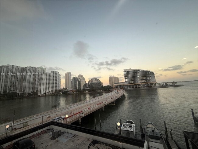 Building Photo - 801 Brickell Bay Dr