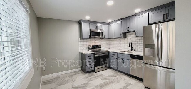 Foto del edificio - 3216 E Roosevelt Ave