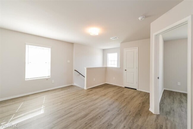 Foto del edificio - 4 br, 1.5 bath House - 13408 Andi Brook Ln
