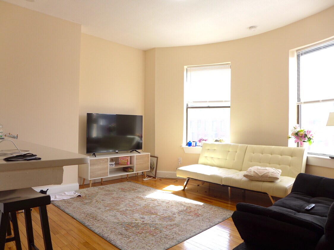 Foto principal - 55 E Springfield St