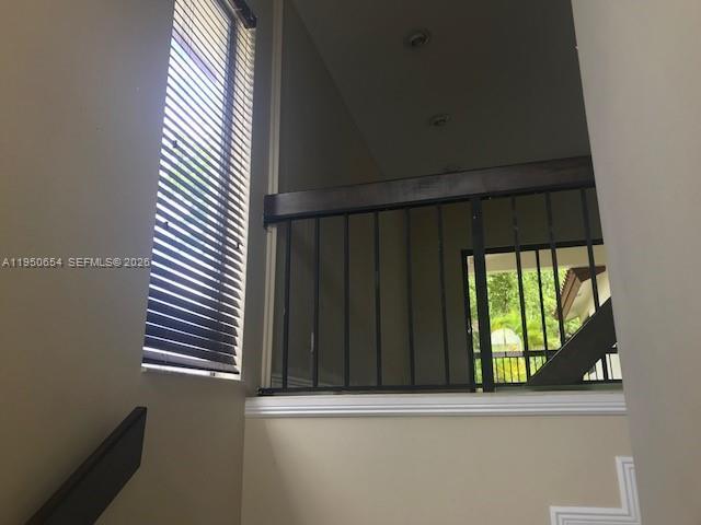 Foto del edificio - 337 Ives Dairy Rd