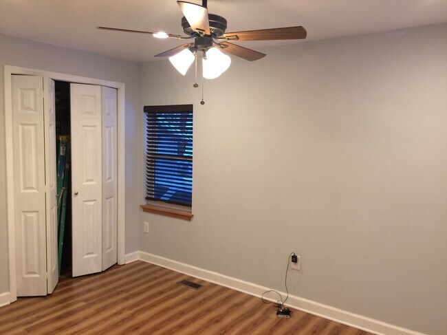 Escoba maestra en el primer piso - 1002 Myron Ct