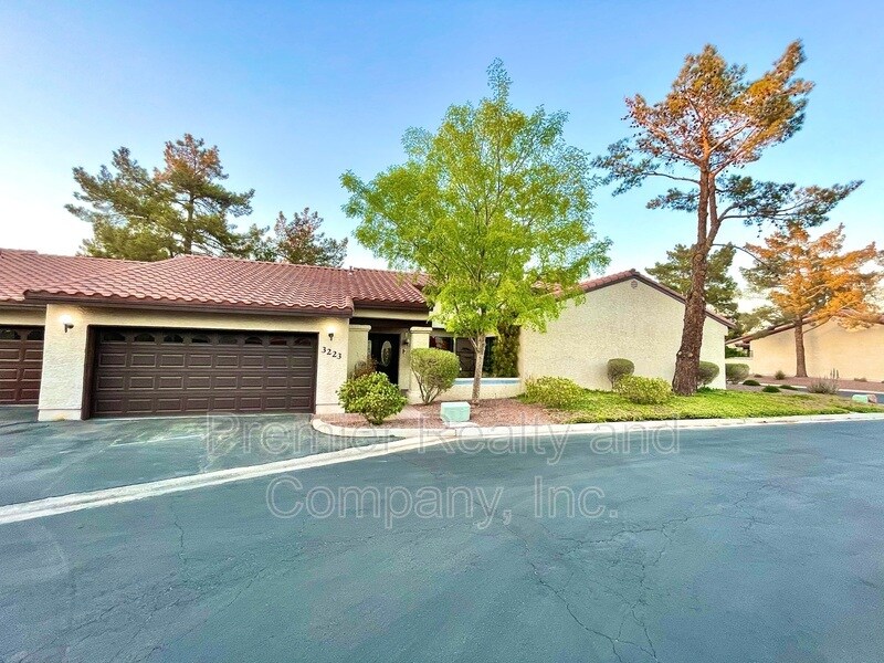 Primary Photo - 3223 La Mancha Way