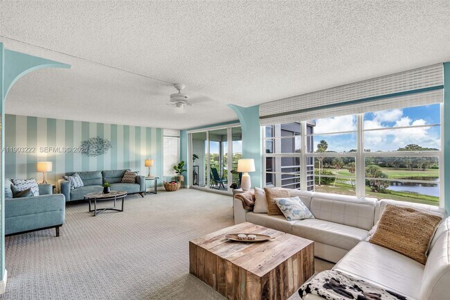 Foto del edificio - 808 Cypress Blvd