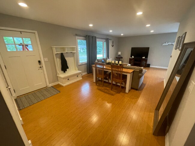 Foto del edificio - 1209 Laurel Ln