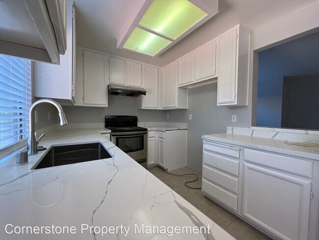 Foto del edificio - 3 br, 3 bath House - 5309 Daimler Ct.