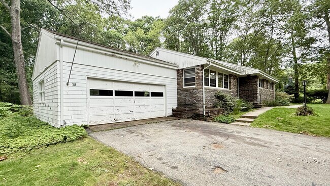 Foto del edificio - 15 Highland Rd