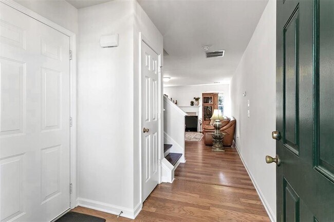 Foto del edificio - 2760 Englewood Dr