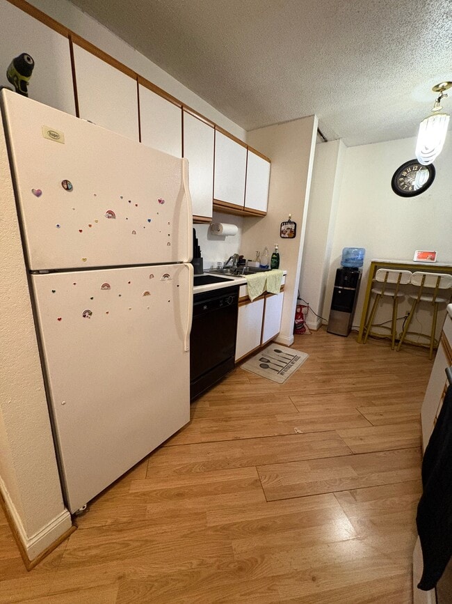 Building Photo - 1518 1st St E