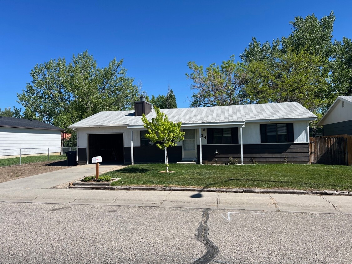 Primary Photo - 34 Riverbend Rd