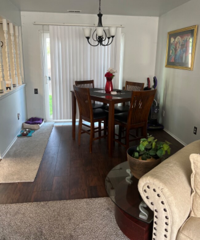 Foto del edificio - 322 E 60th Ct