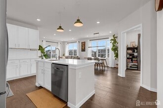 Building Photo - 237 Lorhan Dr