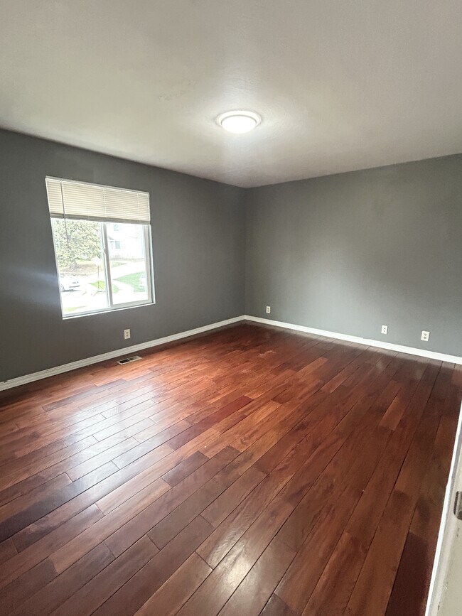 Building Photo - 8326 S Carmen Ct