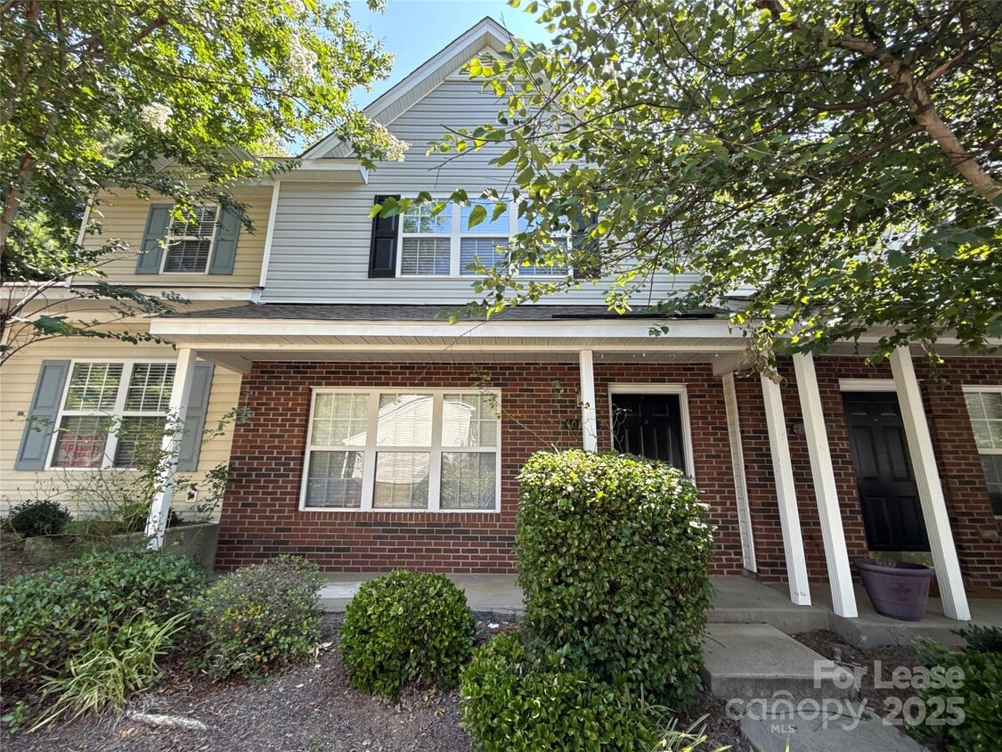 Primary Photo - 10879 Holly Ridge Blvd