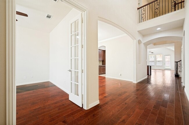 Building Photo - 10809 Grecian Dr