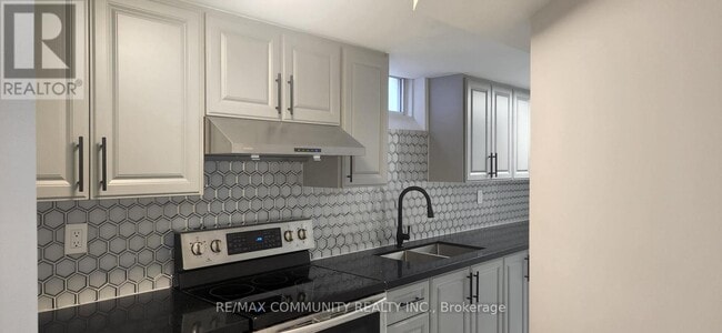 Building Photo - 24 Sandham Crescent