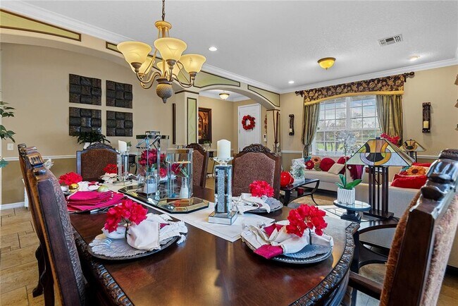 Foto del edificio - 1352 Oakcrest Ct