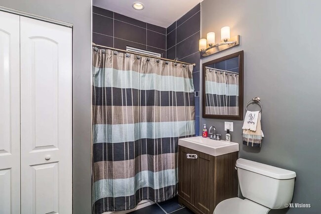 upper bathroom - 2310 N Kenneth Ave