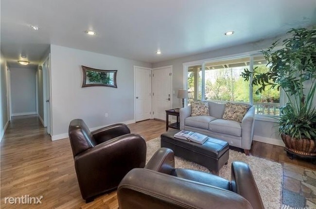 Foto del edificio - 3 br, 1 bath House - 13700 90th Ave NE