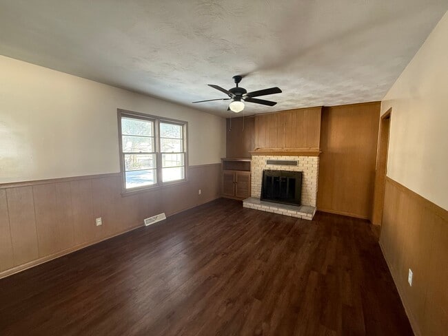 Building Photo - Available now 2 bedroom 2 bathroom 1 car garage fenced in backyard