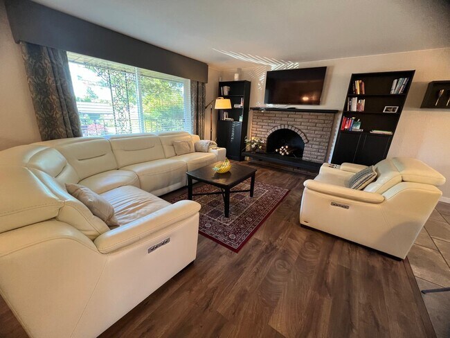 Living Room - 913 92nd St SE