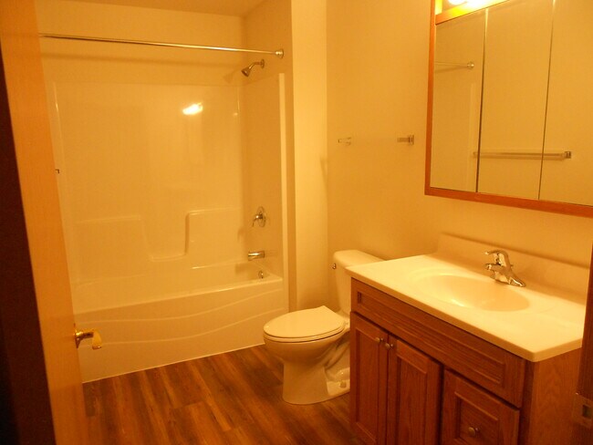 Baño - 101 Camelot Ln
