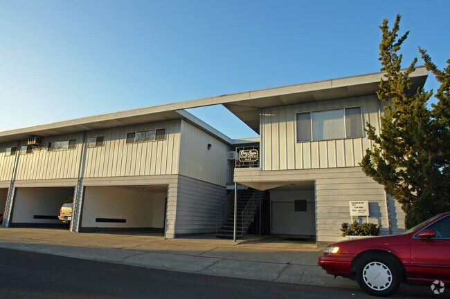 Building Photo - 1835 Roselawn Ave