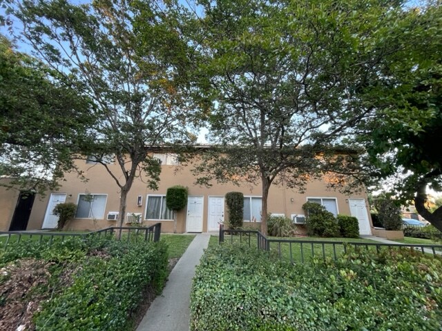 Primary Photo - 4700 Bandera St