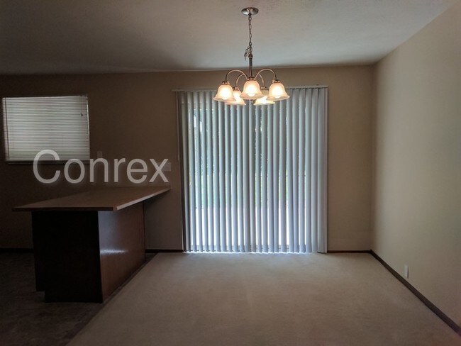 Foto del edificio - 240 Hilltop Dr