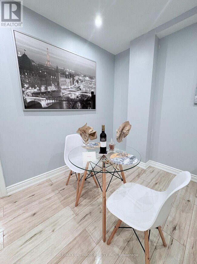 Photo du bâtiment - 1166 Glengrove Ave W